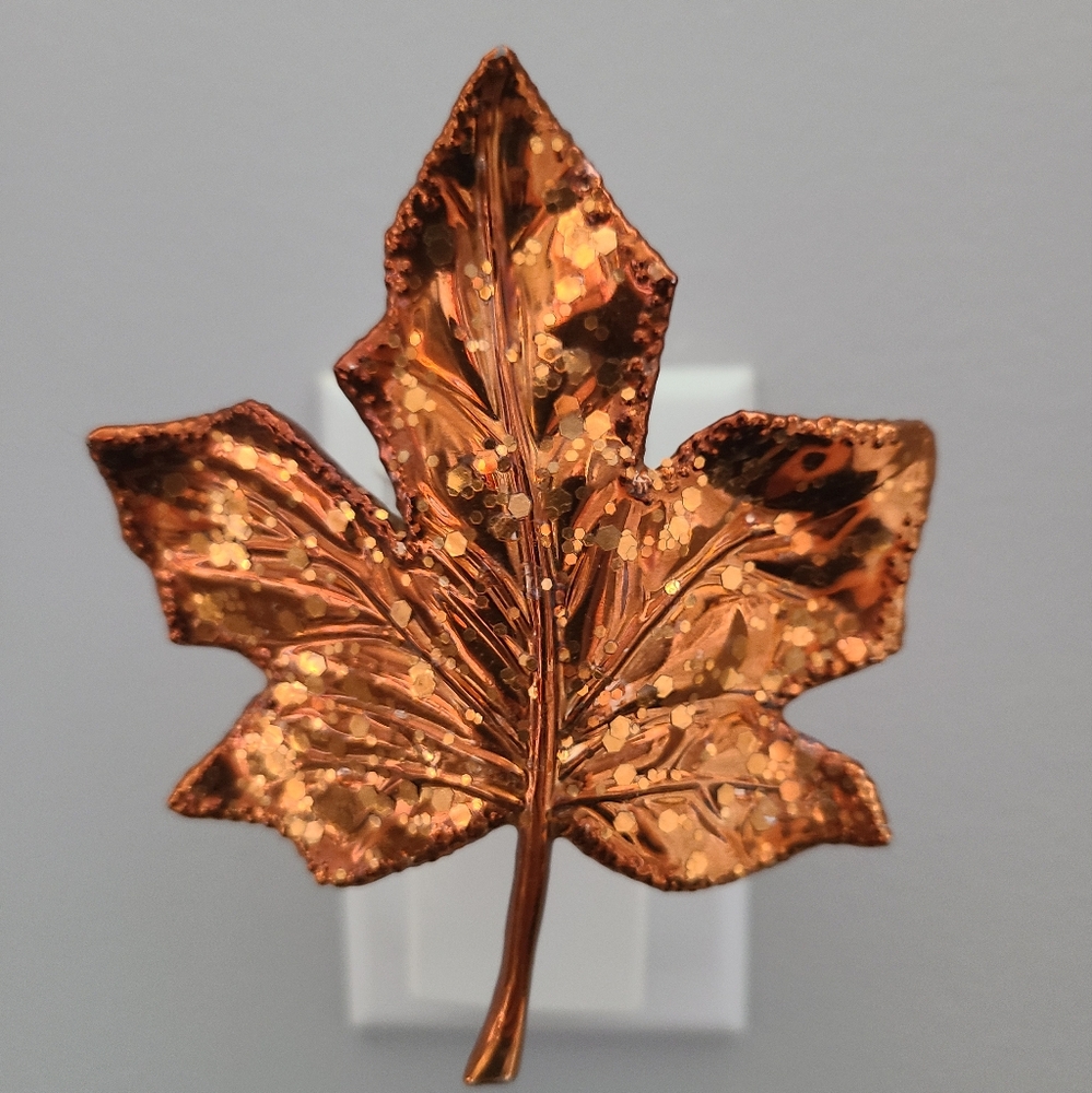 Used BBW Sparkling Gold Leaf fragrance plug-in.